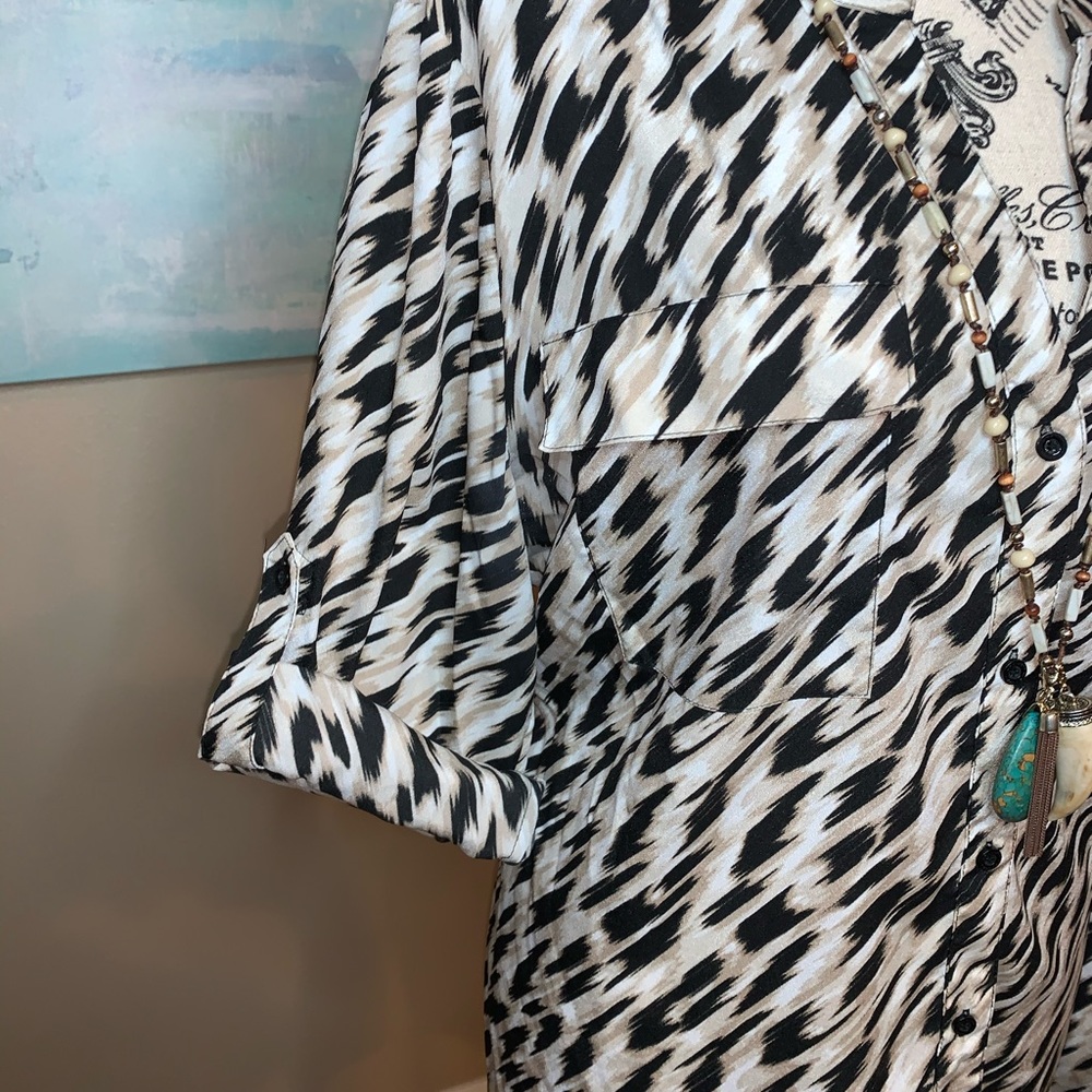 Chic Animal Print Calvin Klein Blouse - Picture 6 of 8